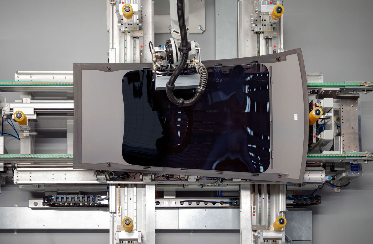 Automated production line for Webasto Fixed Transparent Module (FTM) highlighting advanced roof-system manufacturing and joint-venture expansion in China